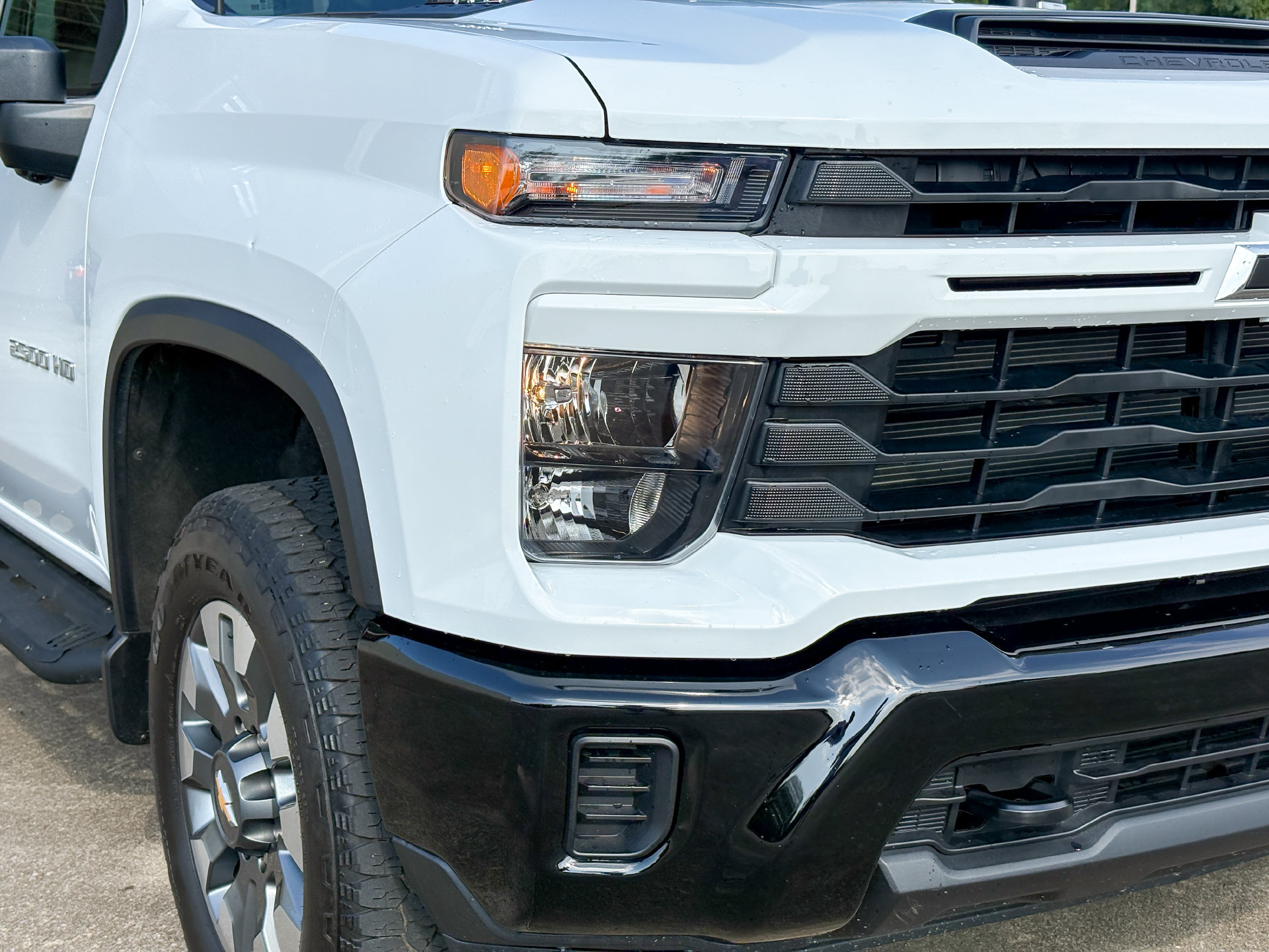 Used 2025 Chevrolet Silverado 2500 Custom w/ Custom Convenience Package AWD/4WD image 3