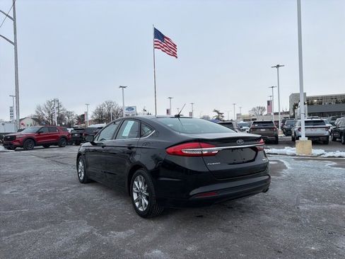 Used 2017 Ford Fusion SE image 7