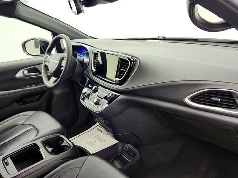 Used 2024 Chrysler Pacifica Limited FWD image 27