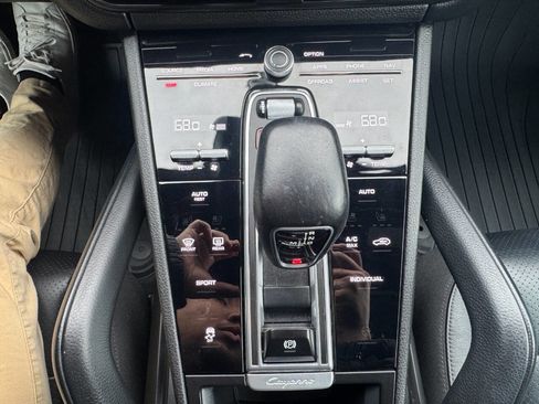 Used 2020 Porsche Cayenne AWD/4WD image 20