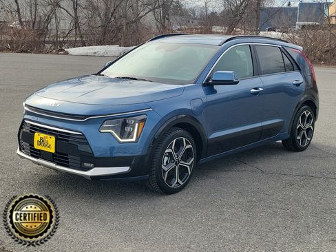 Used 2024 Kia Niro SX Touring image 1