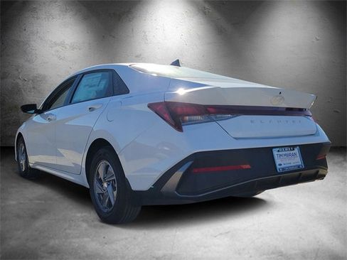 New 2025 Hyundai Elantra SE image 4