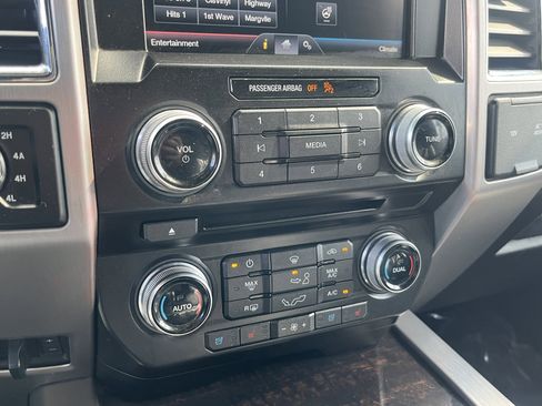 Used 2015 Ford F150 Platinum w/ Equipment Group 701A Luxury AWD/4WD image 26