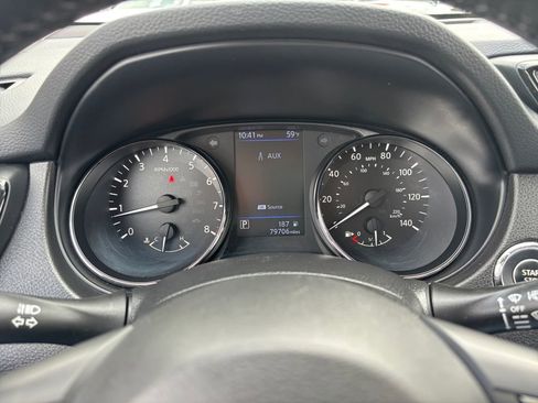 Used 2020 Nissan Rogue SV FWD image 15