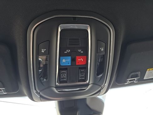 Certified 2025 Jeep Grand Cherokee Laredo X image 32