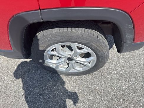 Used 2025 Jeep Compass Latitude w/ Sun & Sound Group image 12