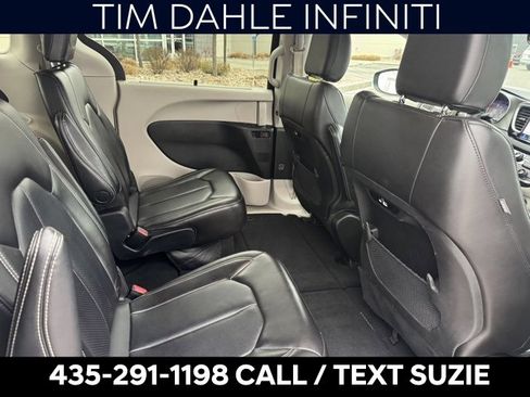 Used 2023 Chrysler Pacifica Touring-L image 17