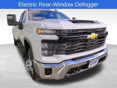 Used 2024 Chevrolet Silverado 3500 W/T image 10