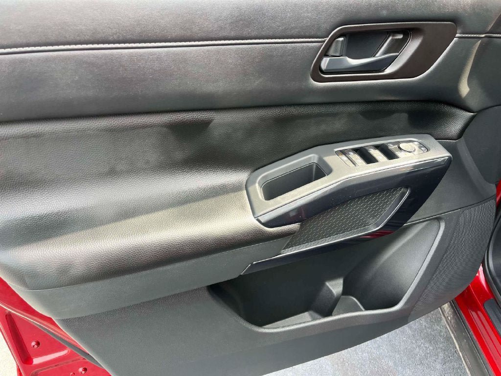 Used 2026 Nissan Pathfinder SV FWD image 26