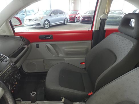 Used 1998 Volkswagen Beetle Coupe FWD image 16