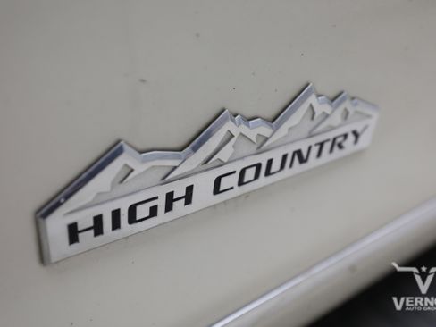 Used 2015 Chevrolet Silverado 1500 High Country w/ High Country Premium Package AWD/4WD image 11