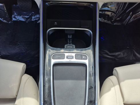 Used 2024 Mercedes-Benz EQB 300 4MATIC image 9