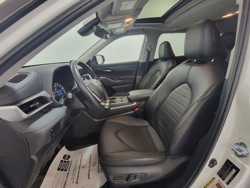 Certified 2025 Toyota Highlander XLE image 15