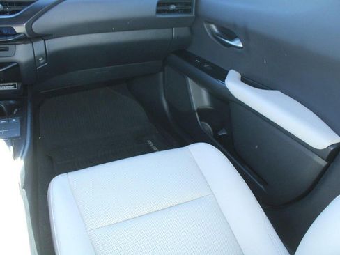 Used 2022 Lexus UX 250h w/ Premium Package image 14