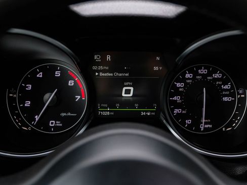 Used 2018 Alfa Romeo Stelvio Ti Sport image 25