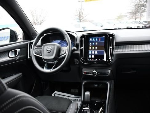 Certified 2025 Volvo XC40 B5 Plus image 19