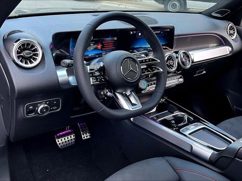 Used 2025 Mercedes-Benz GLB 35 AMG AMG GLB 35 image 18