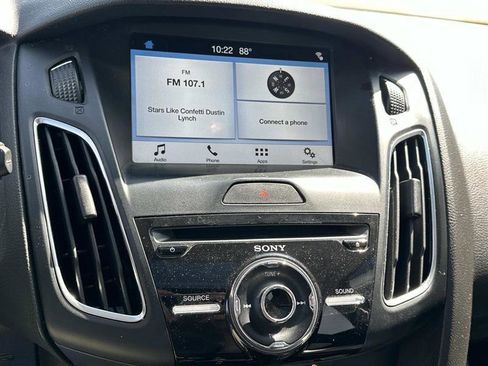 Used 2018 Ford Focus SEL w/ Cold Weather Package FWD image 18