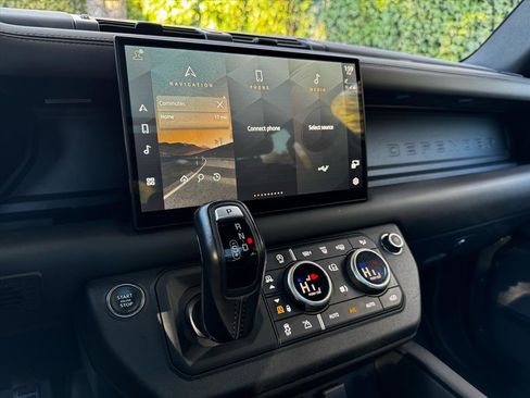 Used 2023 Land Rover Defender 110 V8 image 14