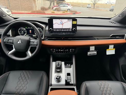 New 2025 Mitsubishi Outlander SEL image 13
