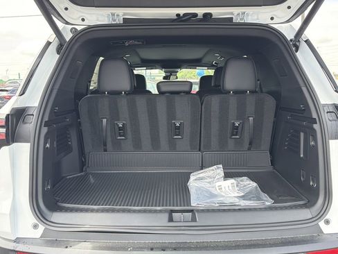New 2026 Chevrolet Traverse LT w/ Sun and Wheel Package FWD image 18