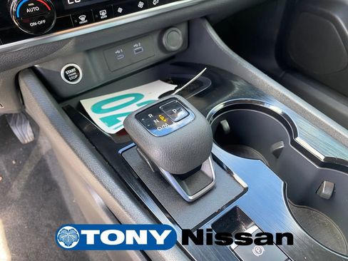 Used 2023 Nissan Rogue SV FWD image 35