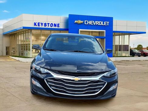 Used 2024 Chevrolet Malibu LT FWD image 2
