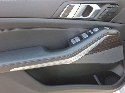 Used 2023 BMW X7 xDrive40i w/ Premium Package image 7