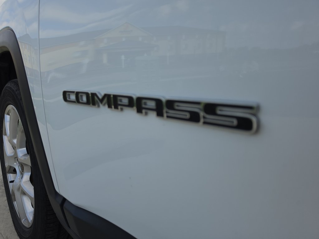 Used 2025 Jeep Compass Limited AWD/4WD image 16
