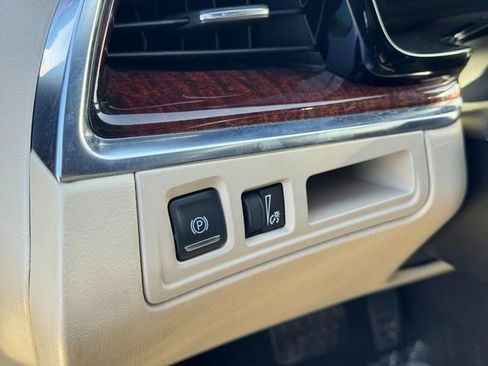 Used 2018 Cadillac XT5 Luxury w/ Driver Awareness Package image 17