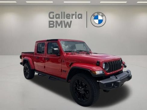 Used 2025 Jeep Gladiator Sport AWD/4WD image 5