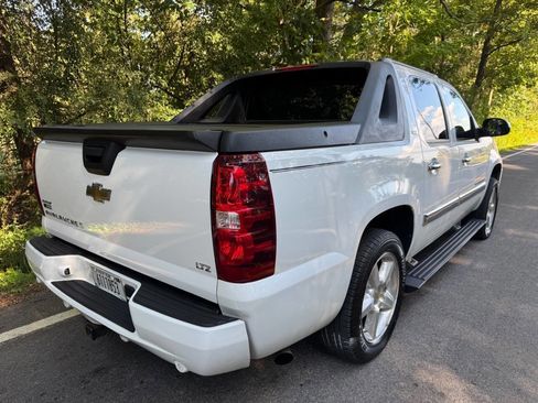 Used 2008 Chevrolet Avalanche LTZ w/ LTZ Preferred Equipment Group image 5