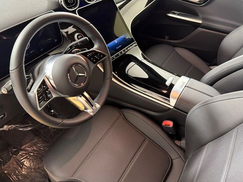 Used 2026 Mercedes-Benz GLC 300 image 9