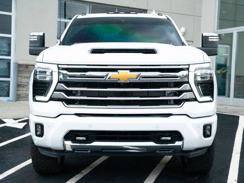 Used 2024 Chevrolet Silverado 3500 High Country AWD/4WD image 4