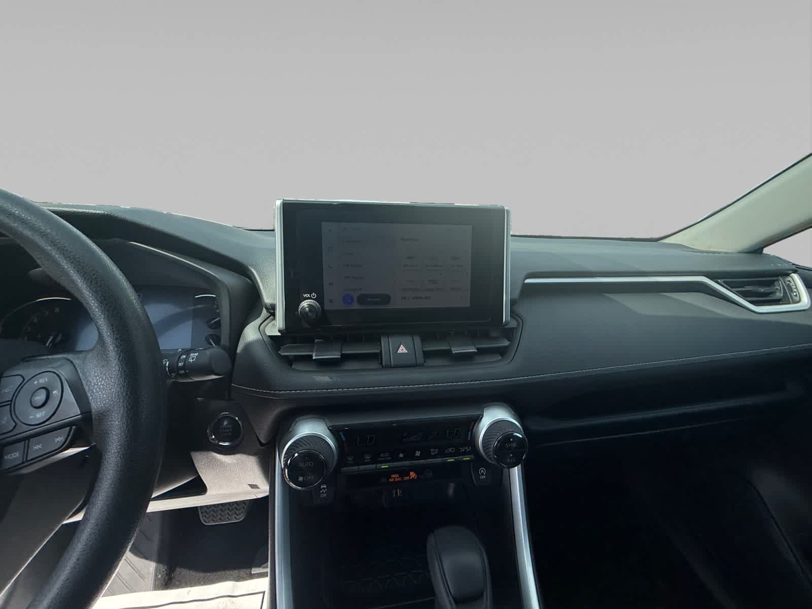 Used 2025 Toyota RAV4 XLE AWD/4WD image 15
