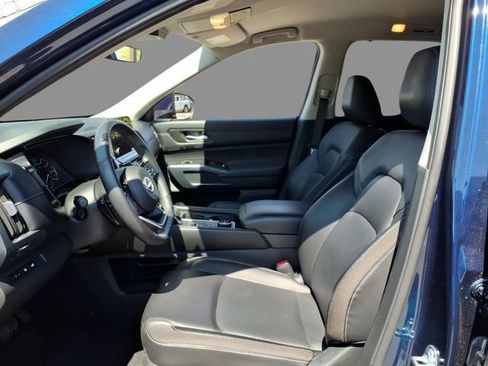 Certified 2025 Nissan Pathfinder SL w/ Cargo Package AWD/4WD image 21