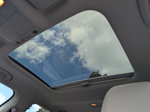 Used 2025 Volkswagen Jetta SE w/ Sunroof Package FWD image 15