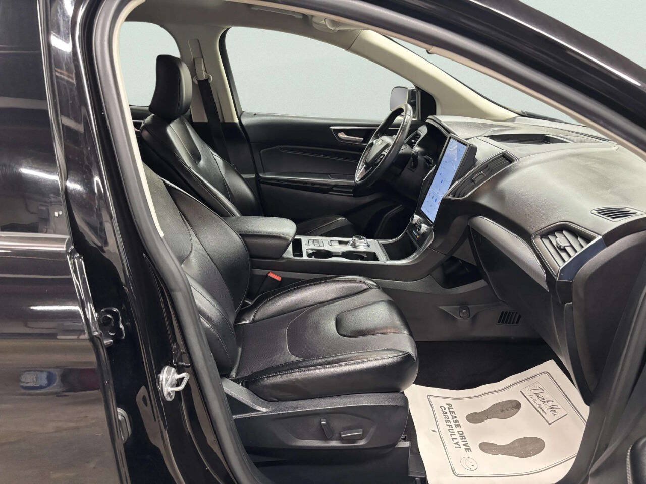 Used 2022 Ford Edge Titanium w/ Equipment Group 301A AWD/4WD image 22