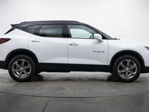 Used 2025 Chevrolet Blazer LT FWD image 11