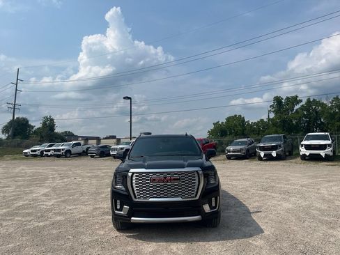 Used 2023 GMC Yukon Denali AWD/4WD image 3