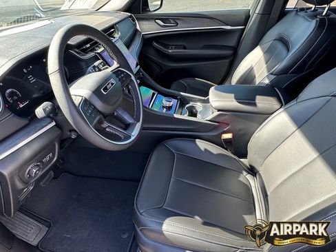 New 2025 Jeep Grand Cherokee Limited w/ Luxury Tech Group II image 15