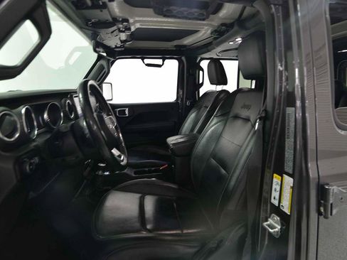 Used 2019 Jeep Wrangler Unlimited Sahara w/ Quick Order Package 24M Moab AWD/4WD image 9