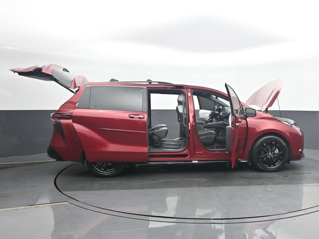 Used 2024 Toyota Sienna XSE FWD image 39