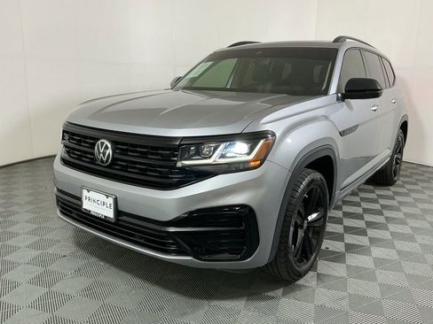 Used 2022 Volkswagen Atlas SEL R-Line AWD/4WD image 2