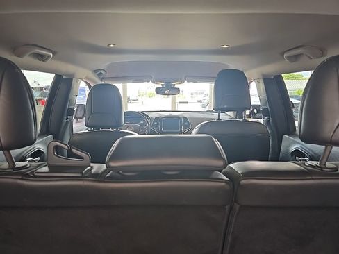 Used 2019 Jeep Cherokee Limited AWD/4WD image 32
