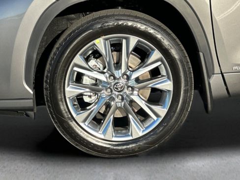 New 2026 Toyota Highlander Limited AWD/4WD image 32