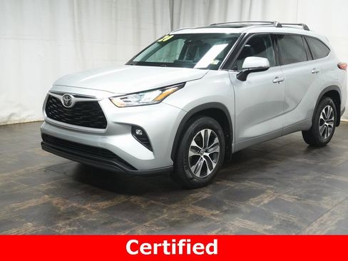 Certified 2020 Toyota Highlander XLE image 2