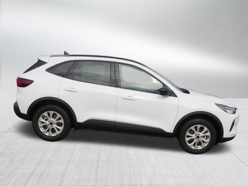 Used 2025 Ford Escape Active w/ Active Premium Tech Pack AWD/4WD image 8