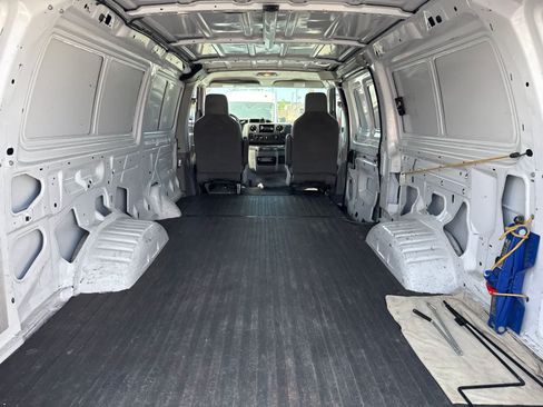 Used 2014 Ford E-250 and Econoline 250 Extended RWD image 10