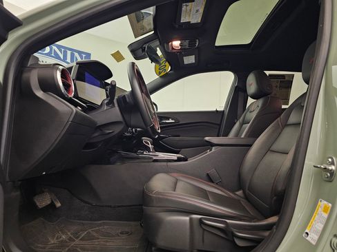 Used 2024 Chevrolet Trax RS w/ Sunroof Package image 15